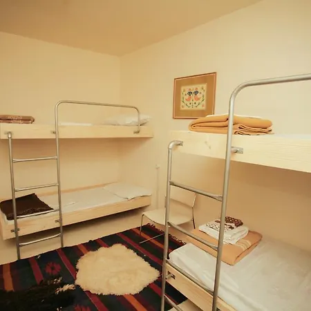 Zig Zag Hostel *