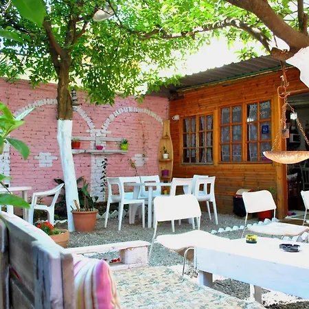 Zig Zag Hostel Tirana