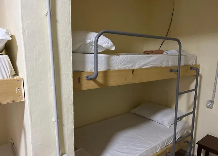 扎格扎格旅舍 旅馆 地拉那