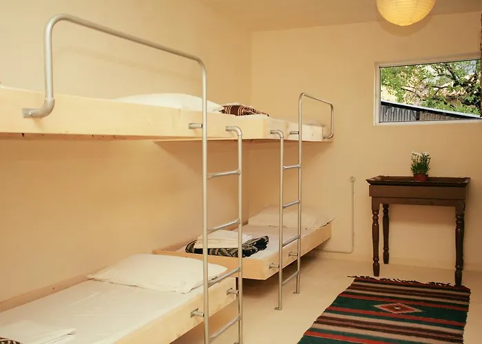 扎格扎格旅舍 旅馆 地拉那