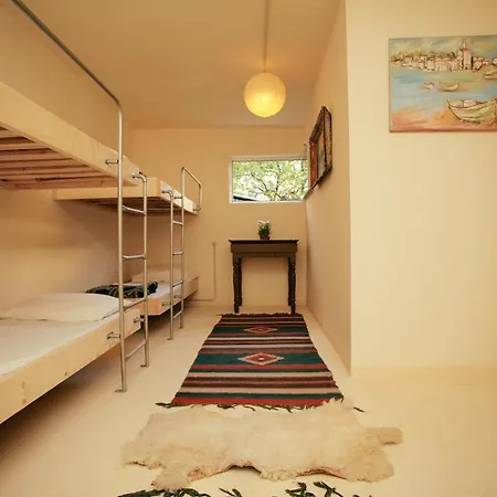 Хостел Zig Zag Тирана